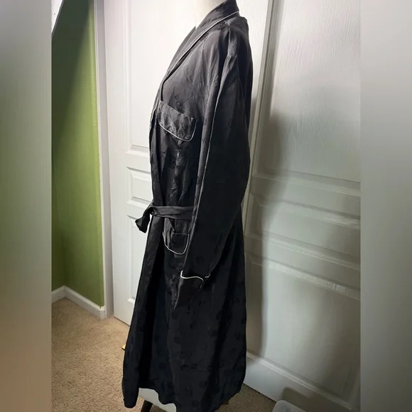 Vintage Chinese Silk Robe/Smoking Jacket. Black Jacquard Hangzhou Silk
